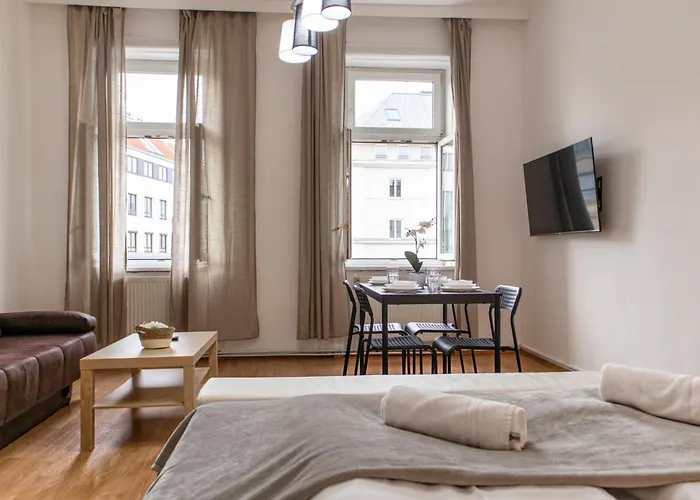 Sweet 2Br Shared Apt Standard Rooms, Central Location
